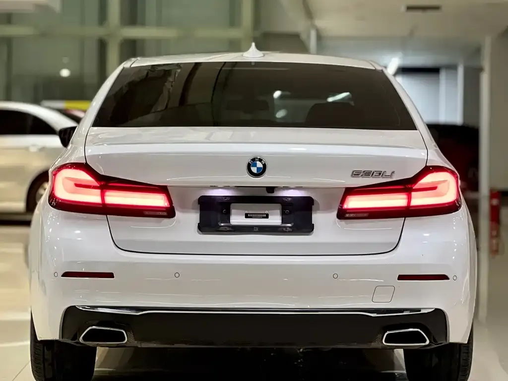 BMW 5 Series — фото 4