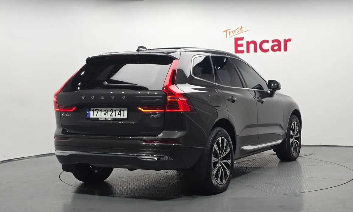 Volvo XC60 — фото 8