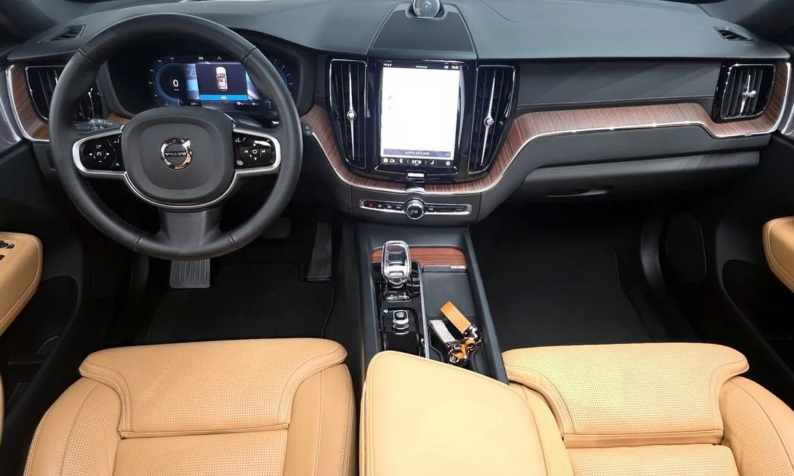 Volvo XC60 — фото 3