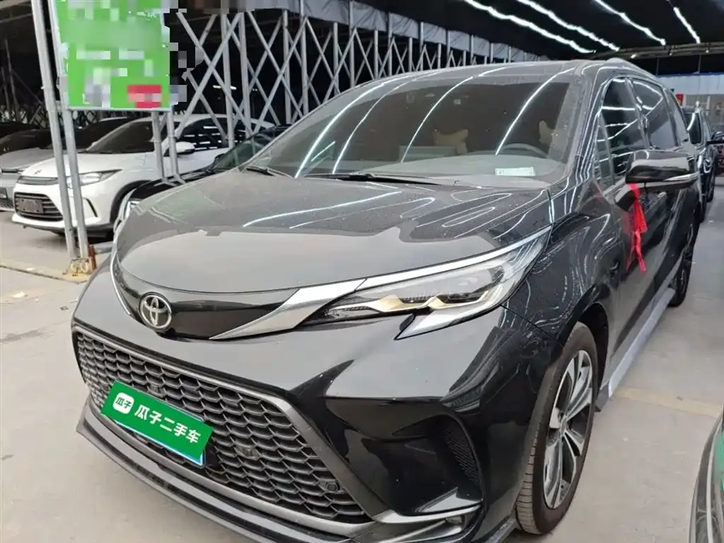 Toyota Granvia — фото 1