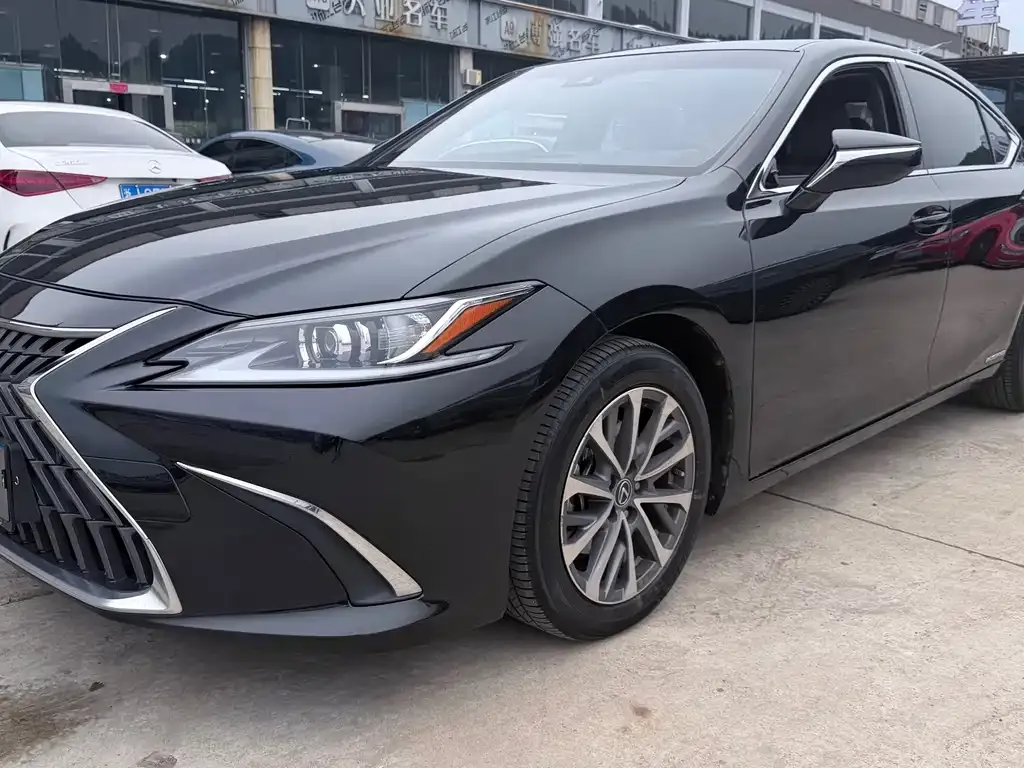 Lexus ES — фото 1