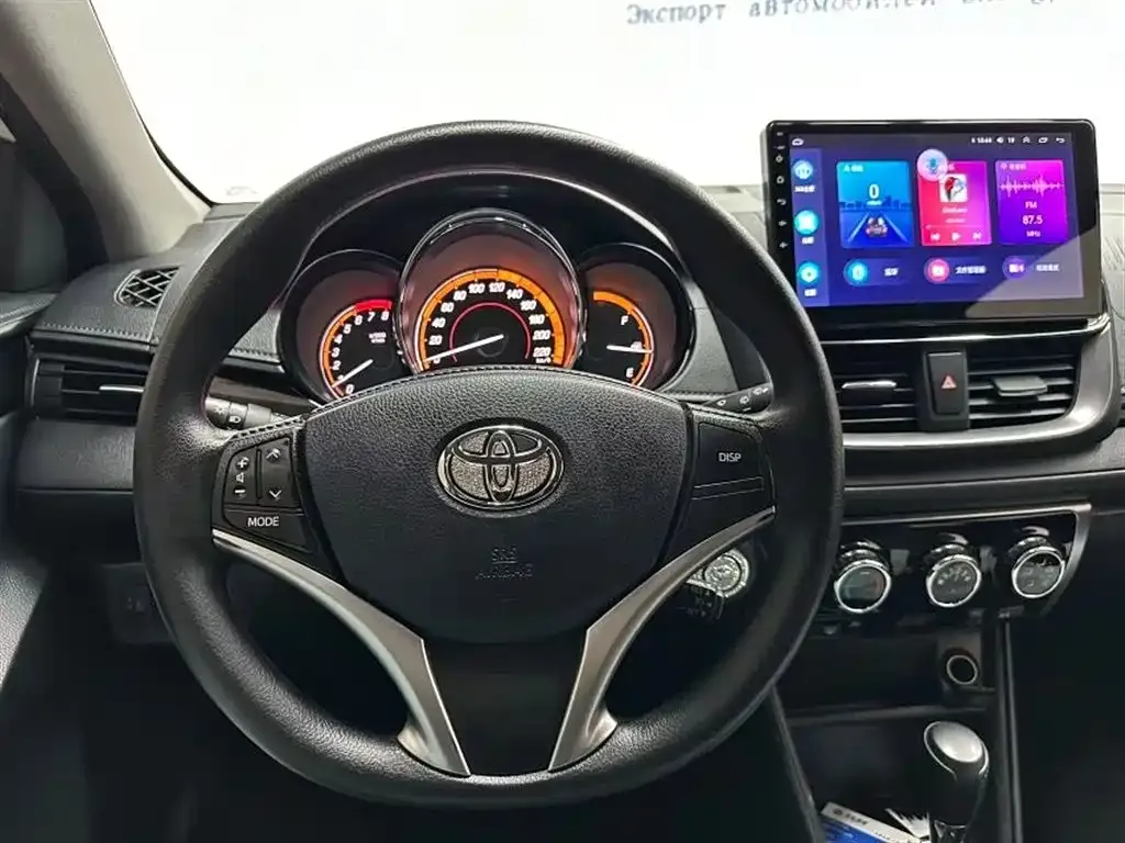 Toyota Yaris L — фото 5