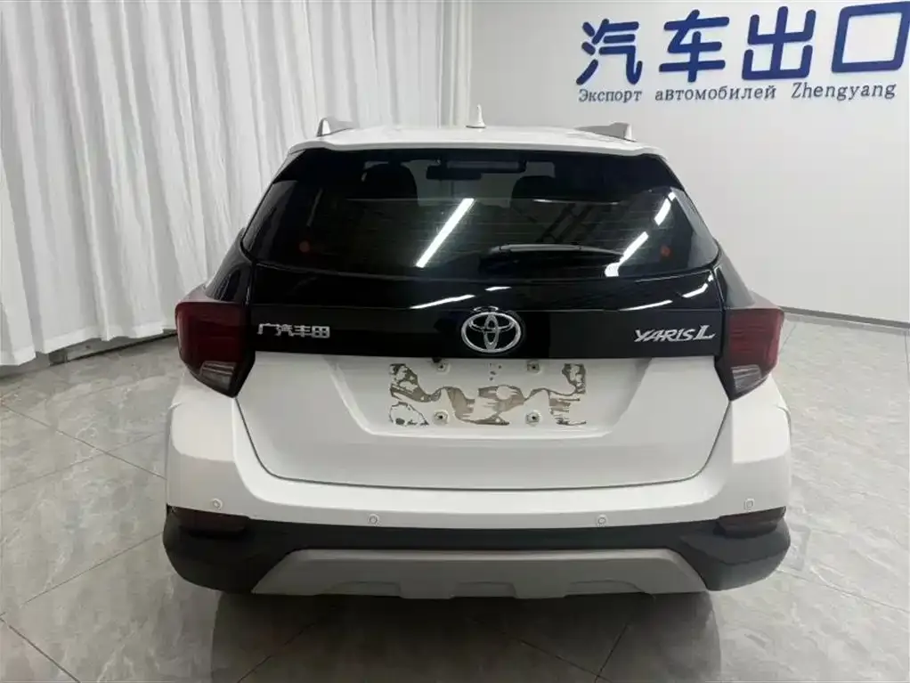 Toyota Yaris L — фото 3