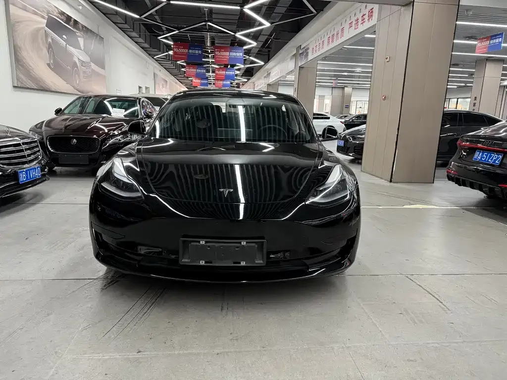 Tesla Model 3 — фото 9