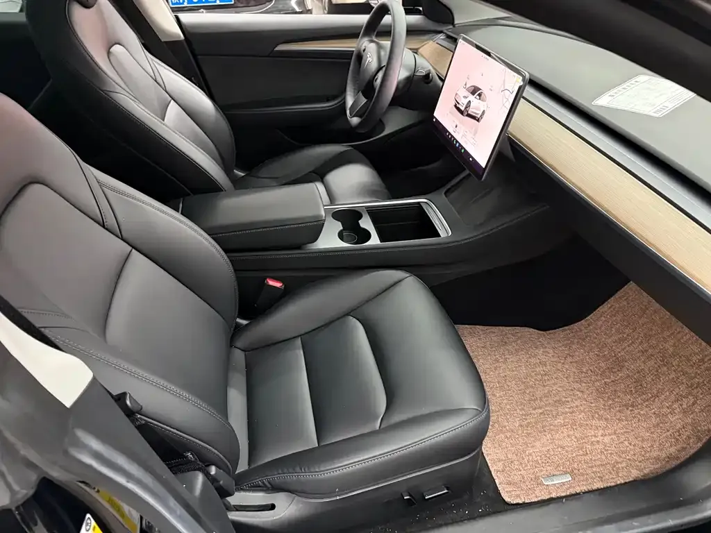 Tesla Model 3 — фото 10