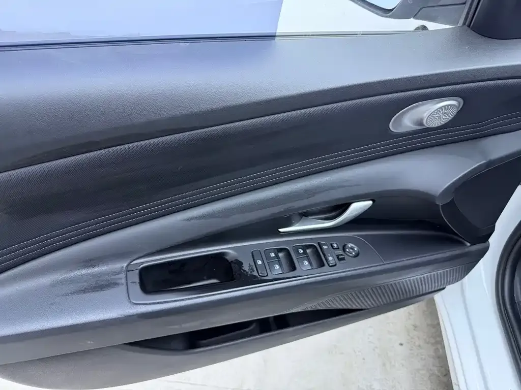 Hyundai Elantra — фото 8