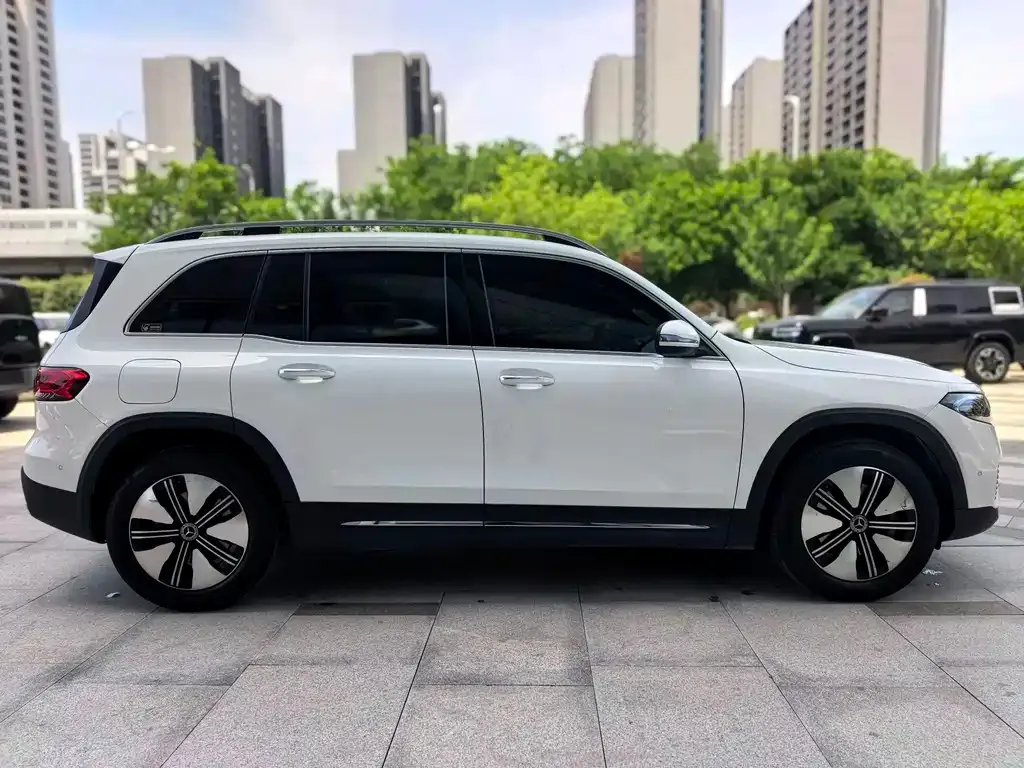 Mercedes-Benz EQB — фото 10