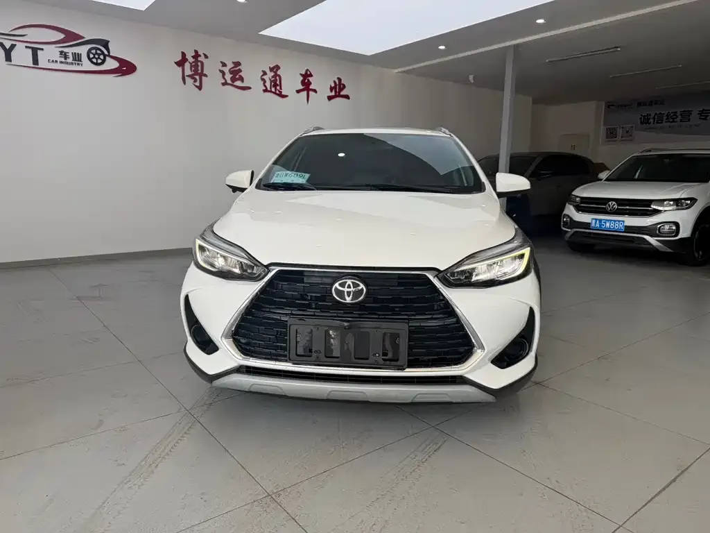 Toyota Yaris L — фото 3