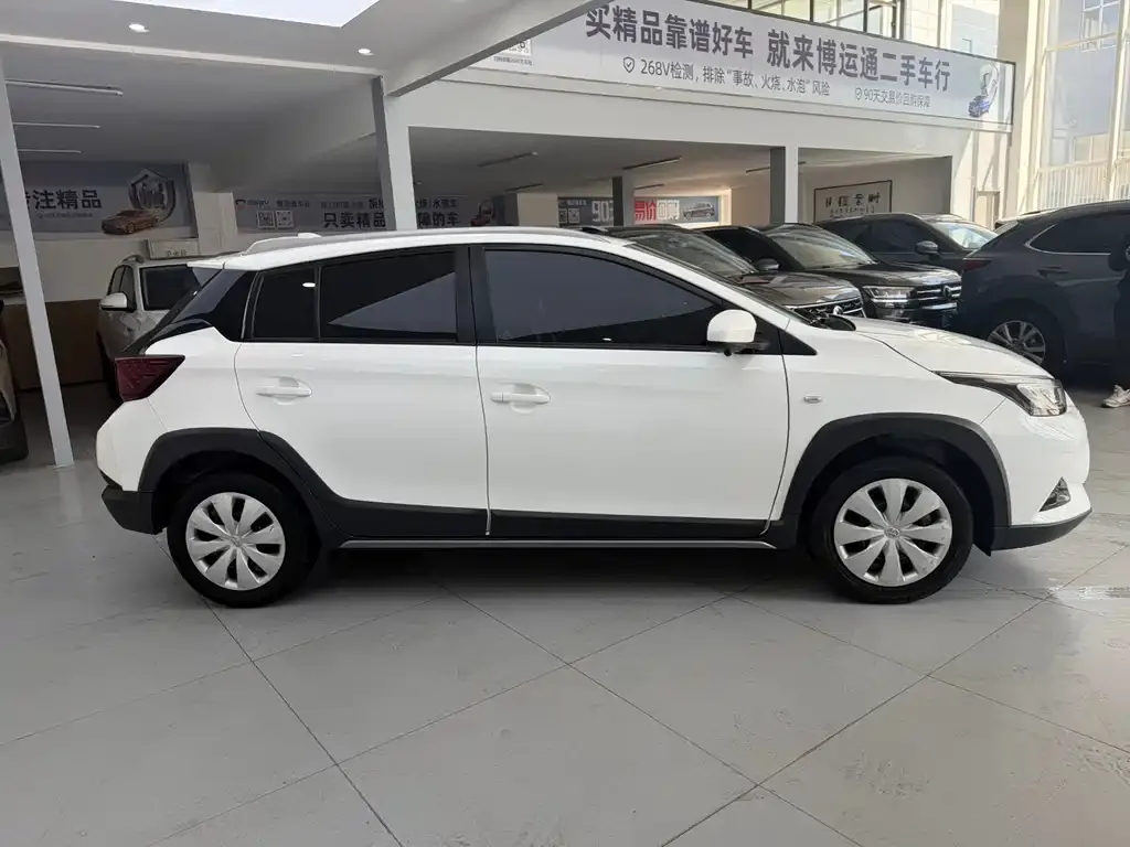 Toyota Yaris L — фото 5