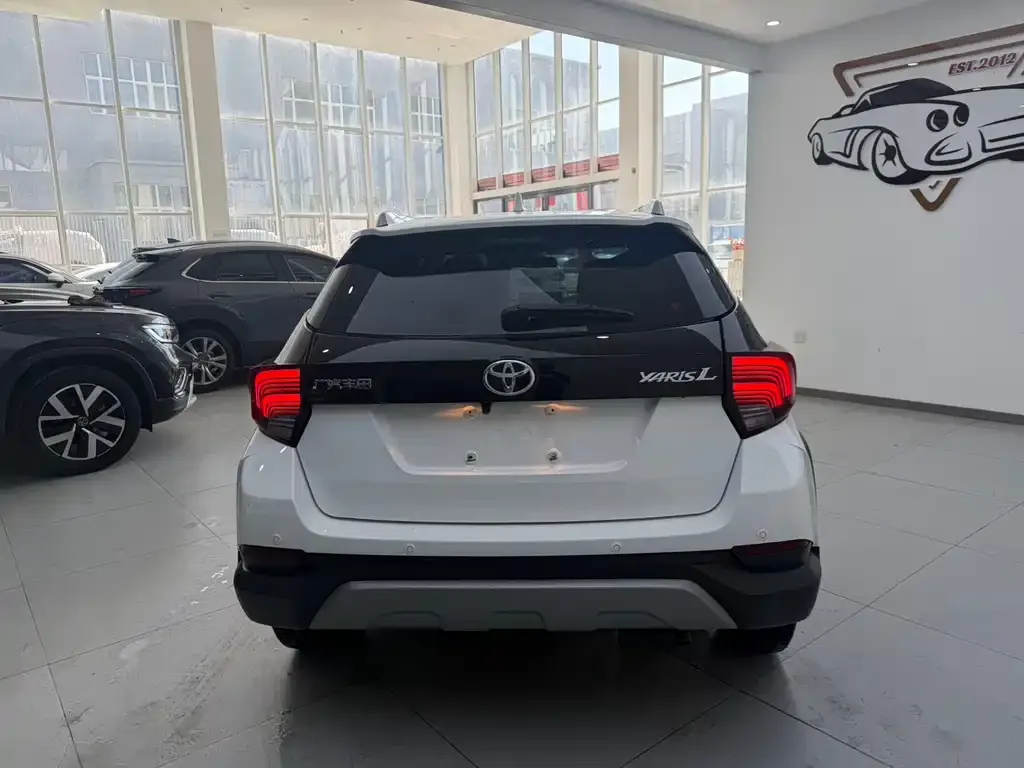 Toyota Yaris L — фото 8