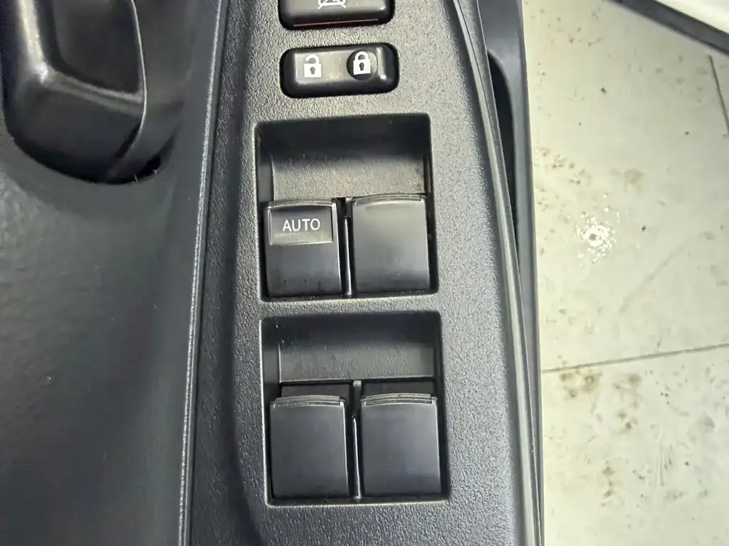 Toyota Yaris L — фото 10
