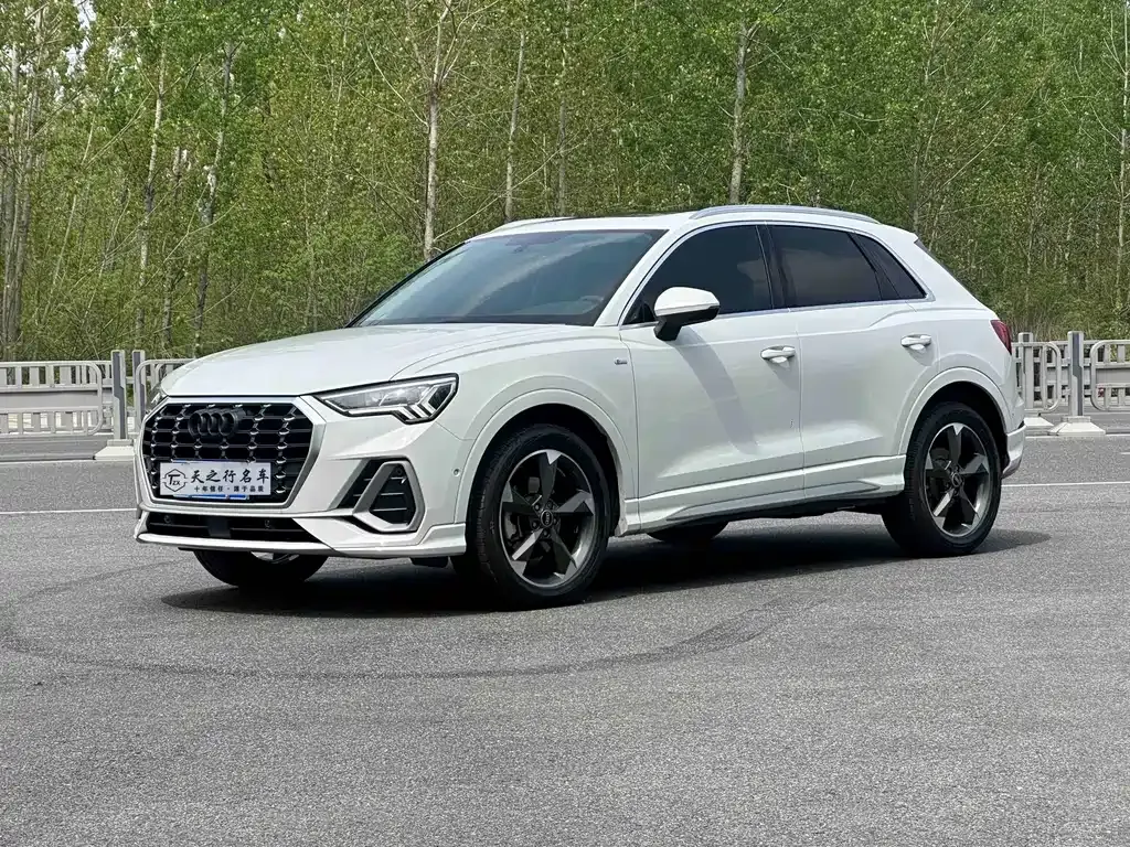 Audi Q3 — фото 1
