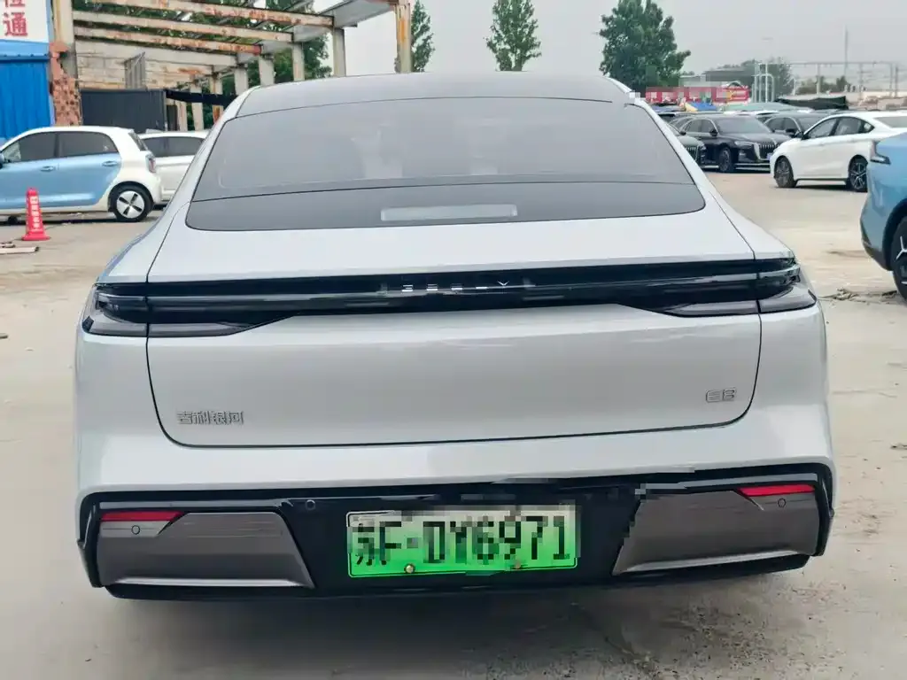Geely Galaxy E8 — фото 4