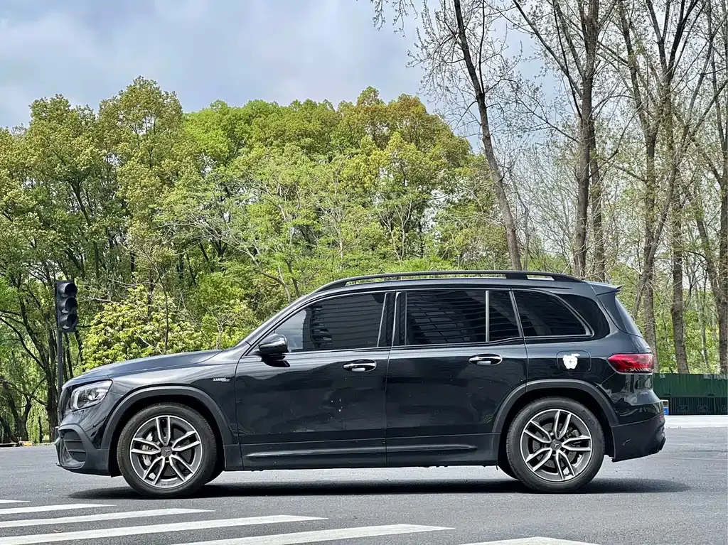 Mercedes-Benz GLB AMG — фото 10