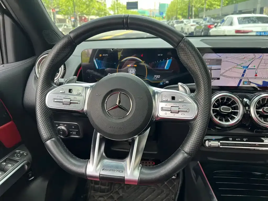 Mercedes-Benz GLB AMG — фото 6