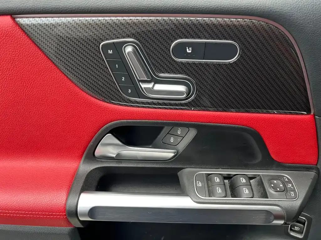 Mercedes-Benz GLB AMG — фото 4