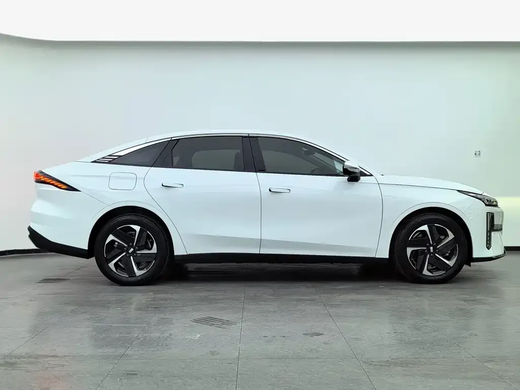 Geely Galaxy L6 — фото 4