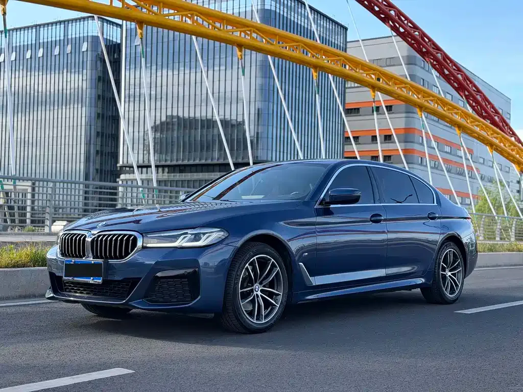 BMW 5 Series — фото 1