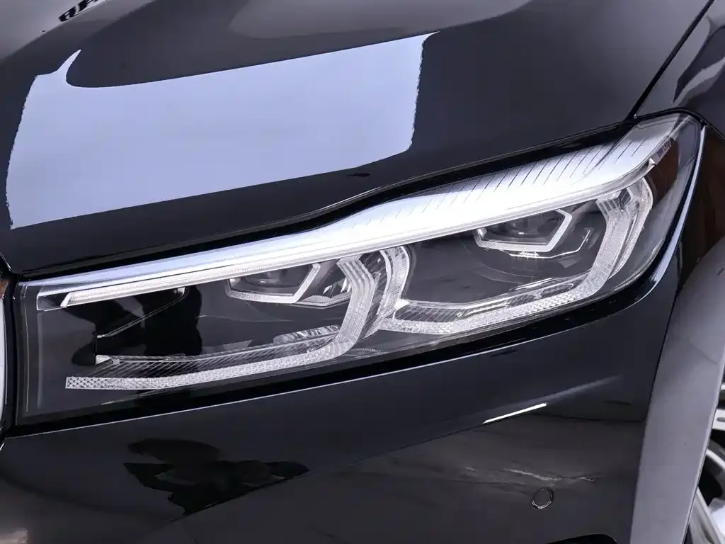 BMW 7 Series — фото 10