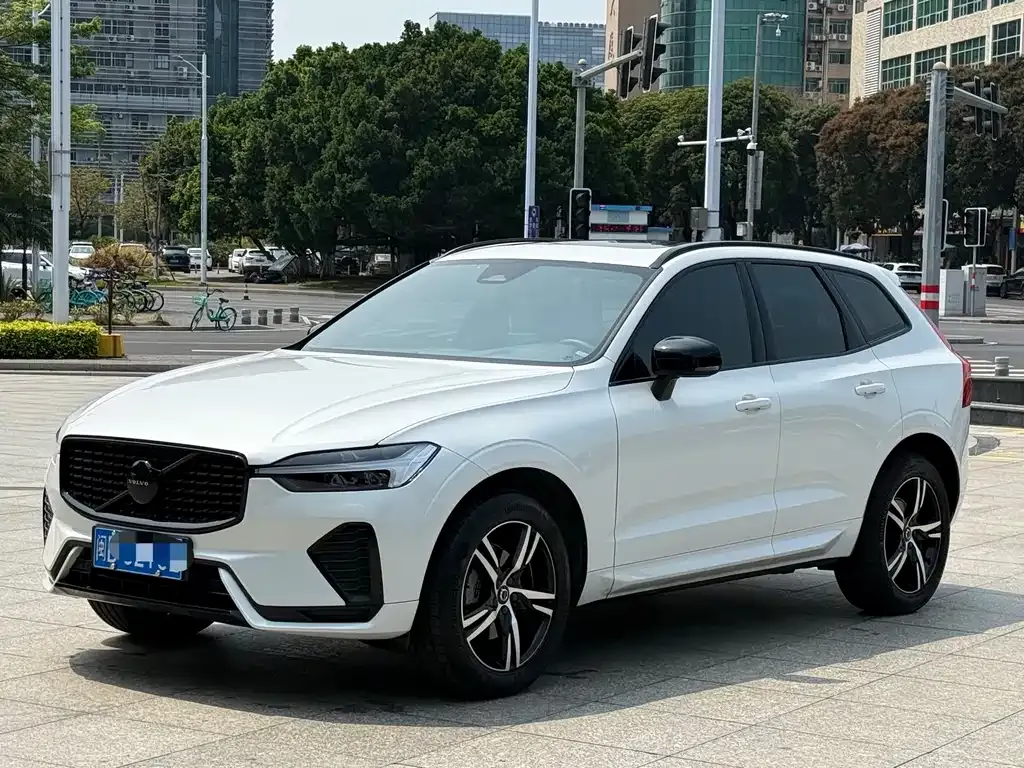 Volvo XC60 — фото 1