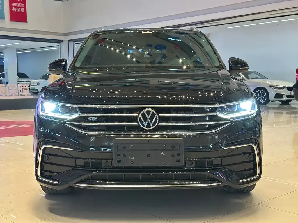 Volkswagen Tiguan L — фото 5