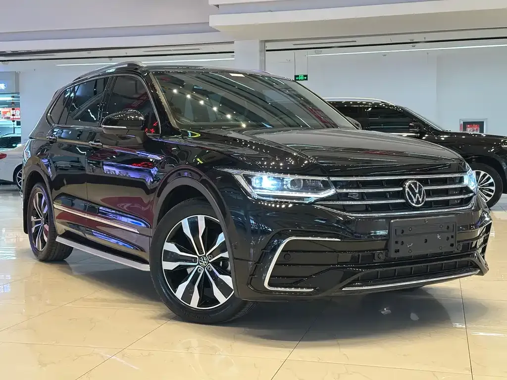Volkswagen Tiguan L — фото 8