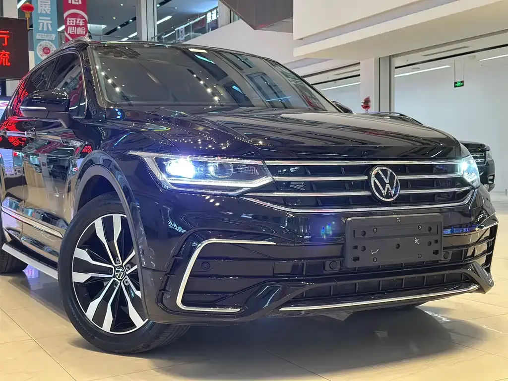 Volkswagen Tiguan L — фото 9