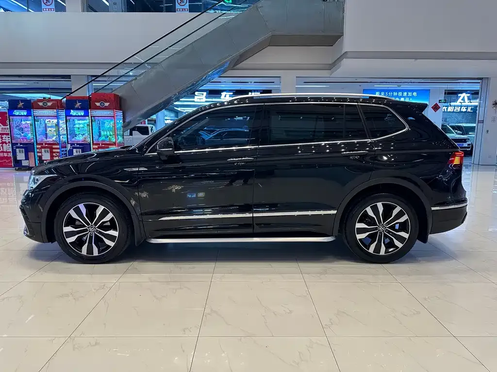 Volkswagen Tiguan L — фото 7