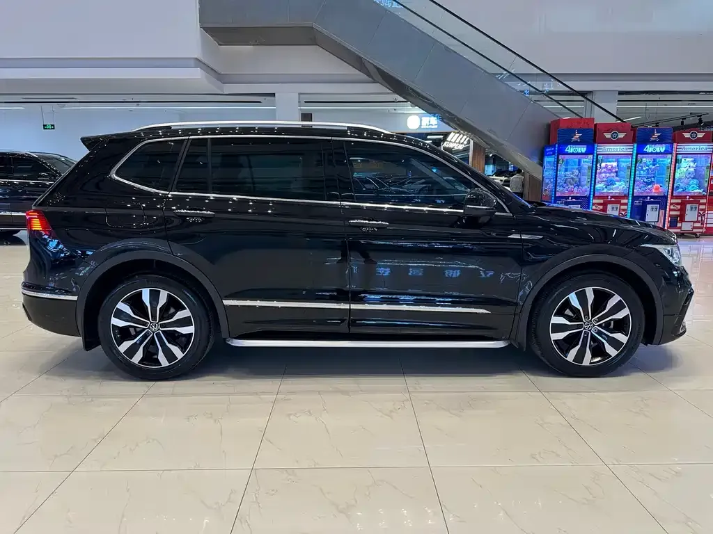 Volkswagen Tiguan L — фото 3
