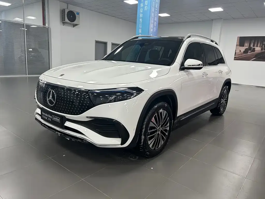 Mercedes-Benz EQB — фото 1