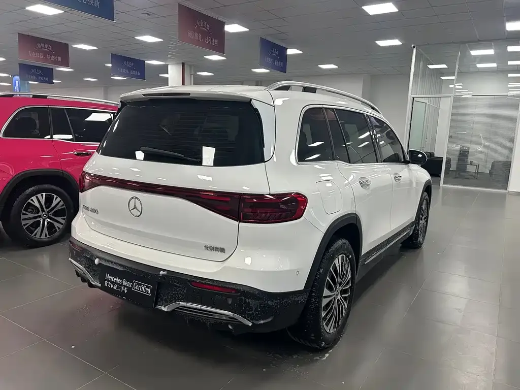 Mercedes-Benz EQB — фото 10