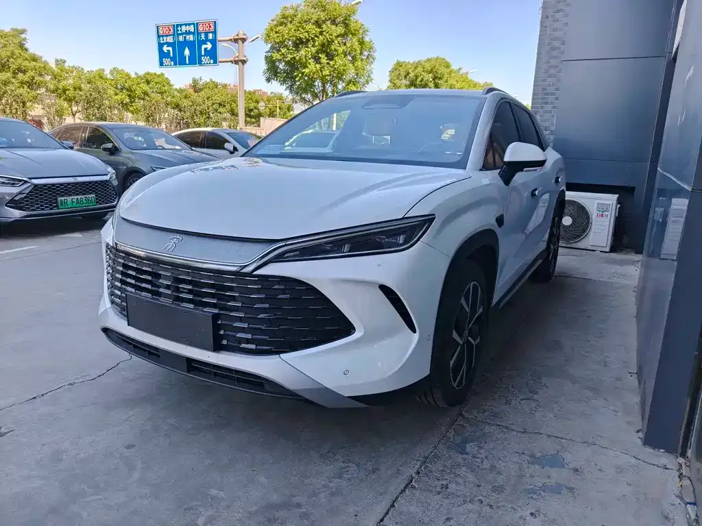 BYD L DM-i — фото 1