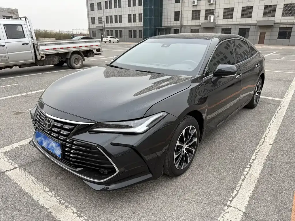 Toyota Avalon — фото 1