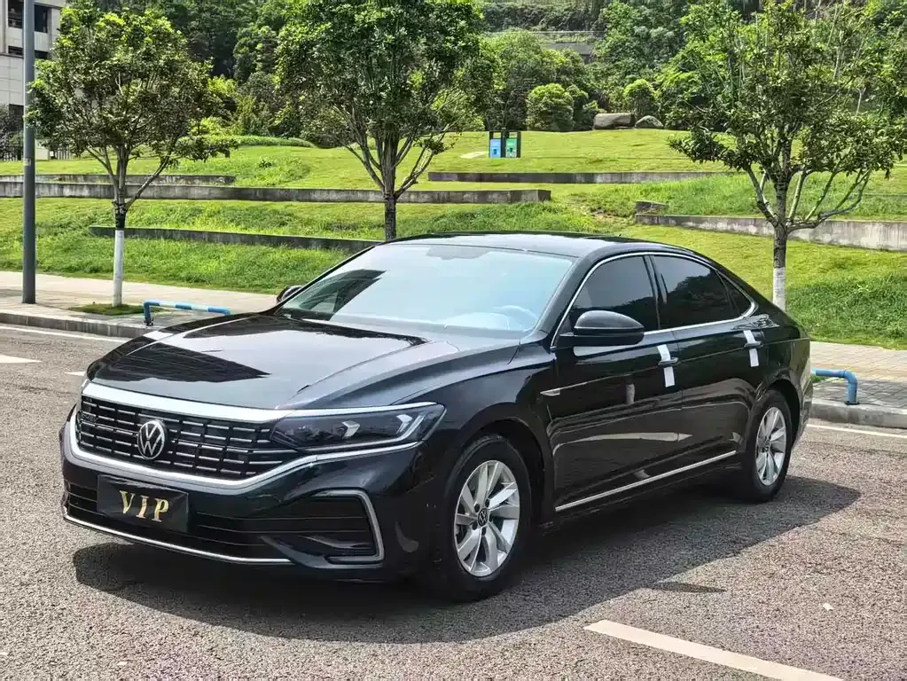 Volkswagen Passat New Energy — фото 1