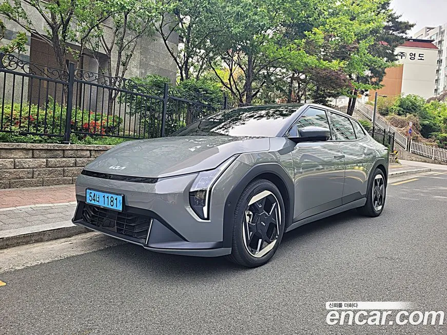 Kia EV4 — фото 1