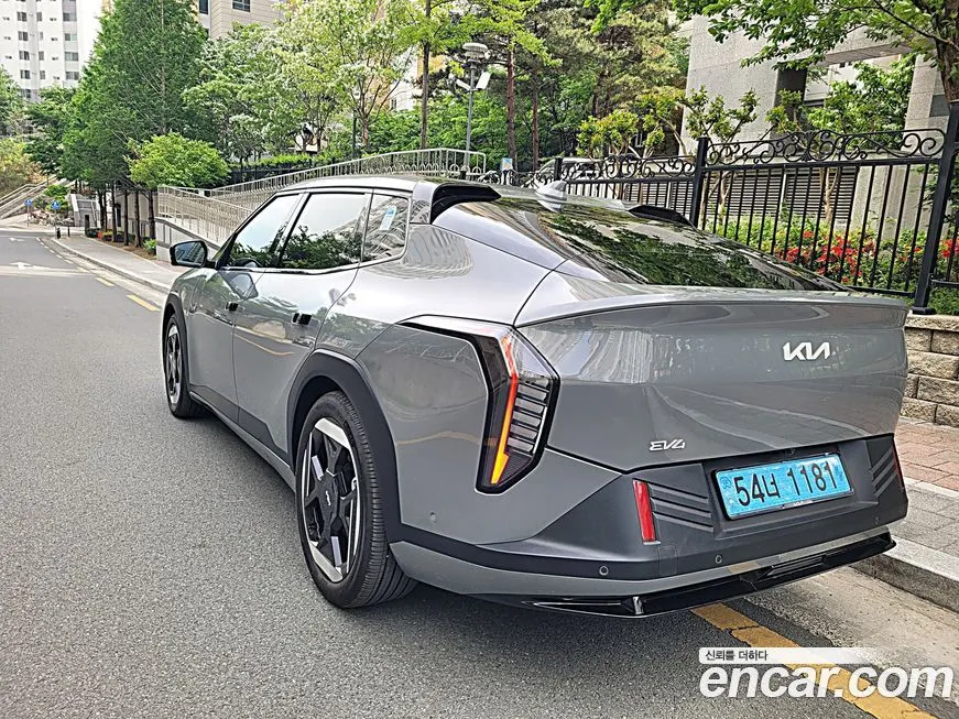 Kia EV4 — фото 8
