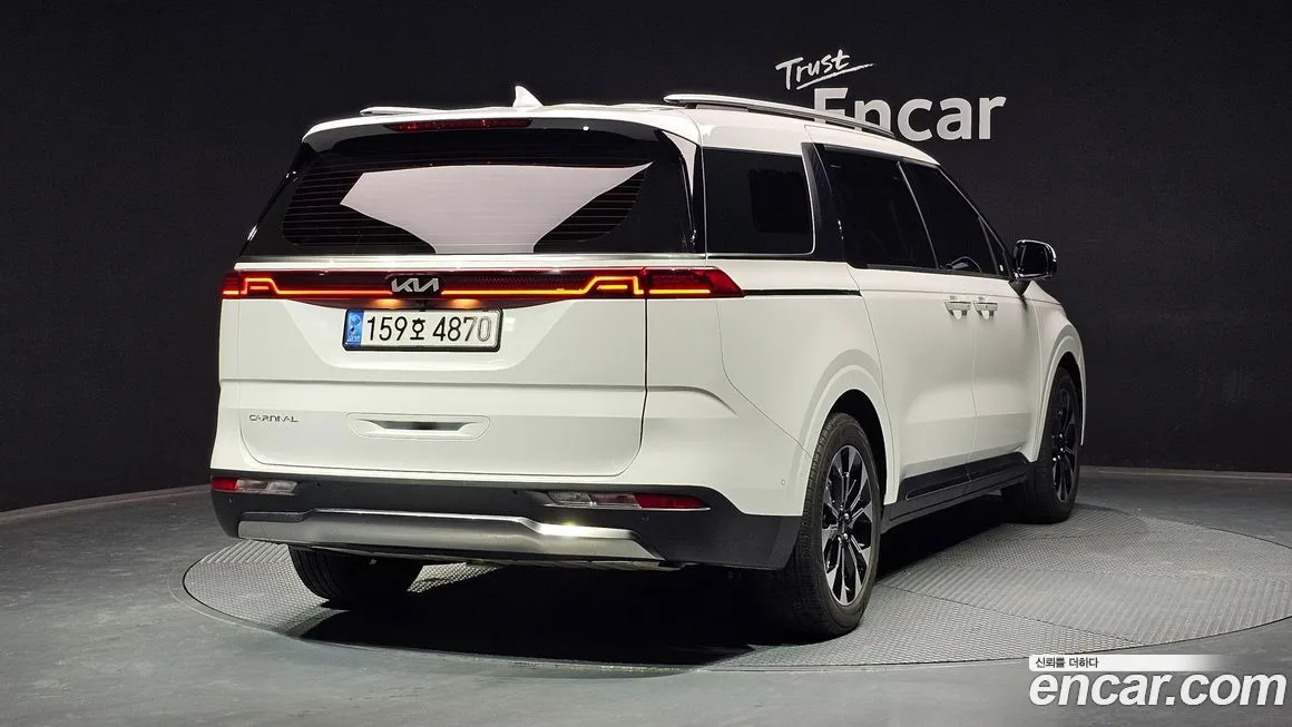 Kia Carnival — фото 10