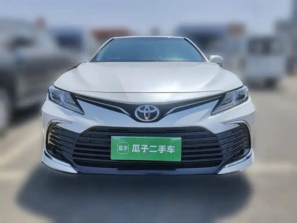 Toyota Camry — фото 2