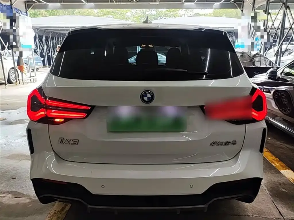 BMW iX3 — фото 9