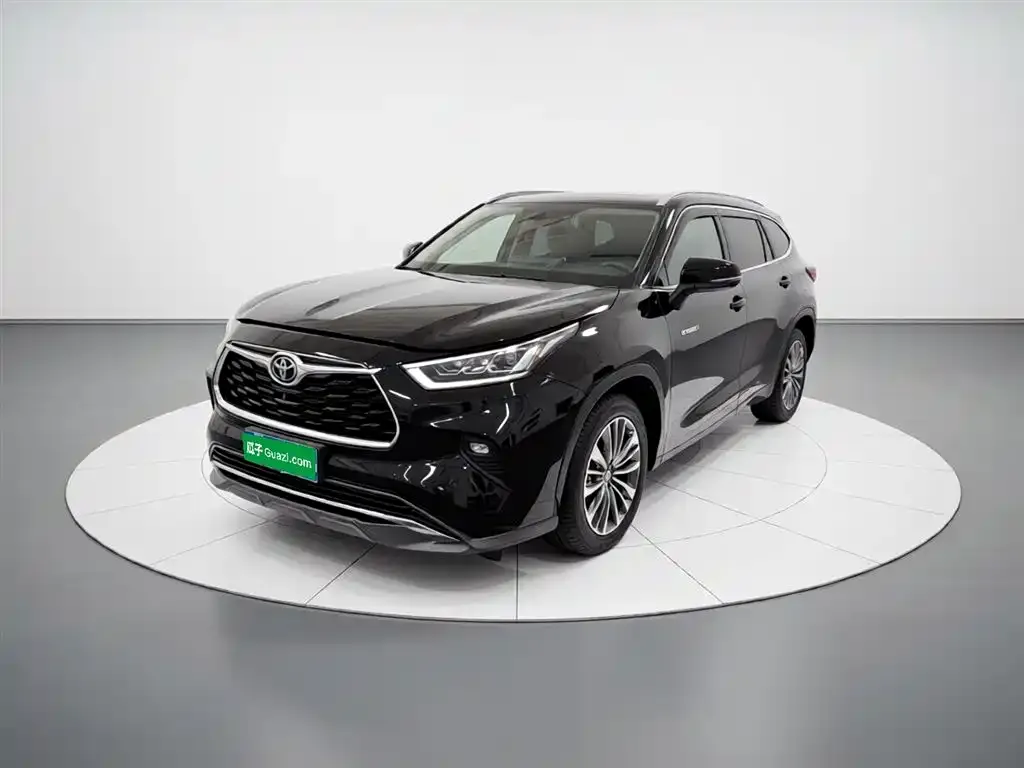 Toyota Highlander — фото 1