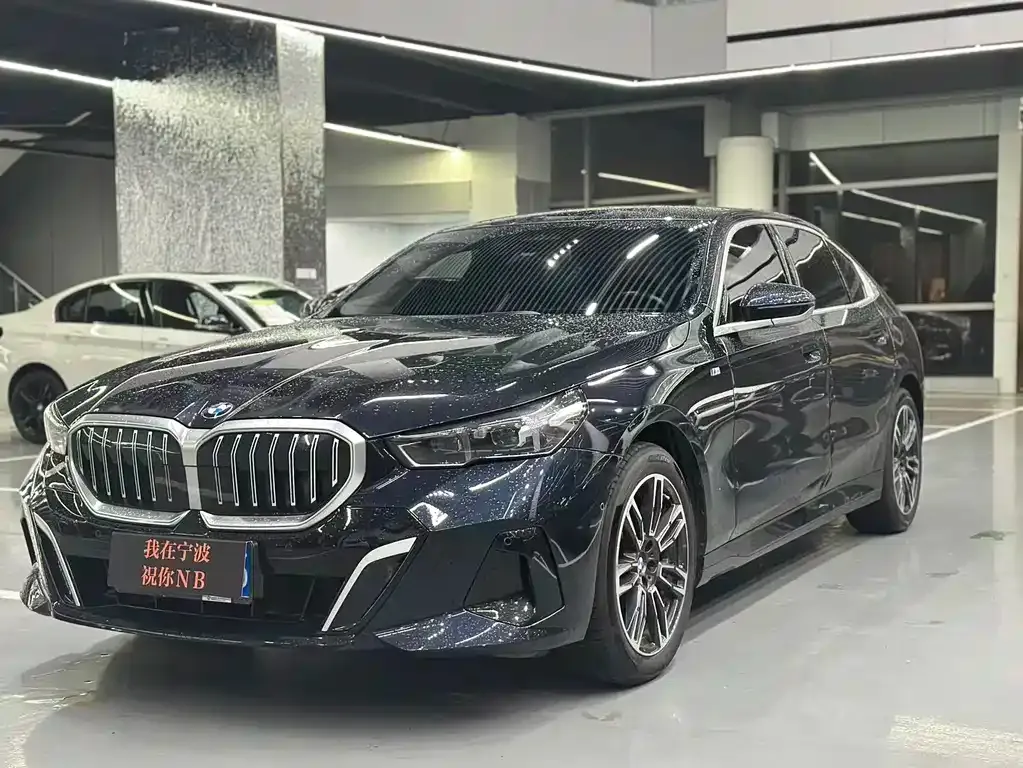 BMW 5 Series — фото 1