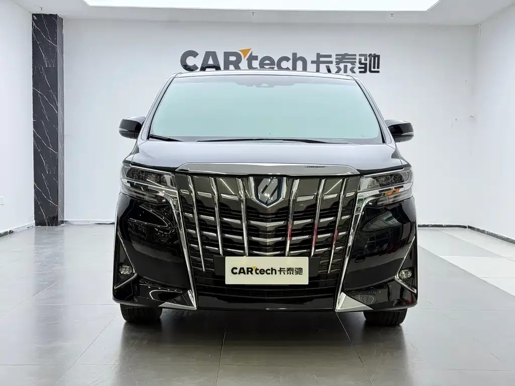 Toyota Alphard — фото 9