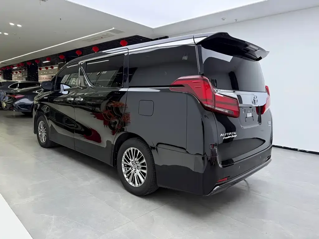 Toyota Alphard — фото 8