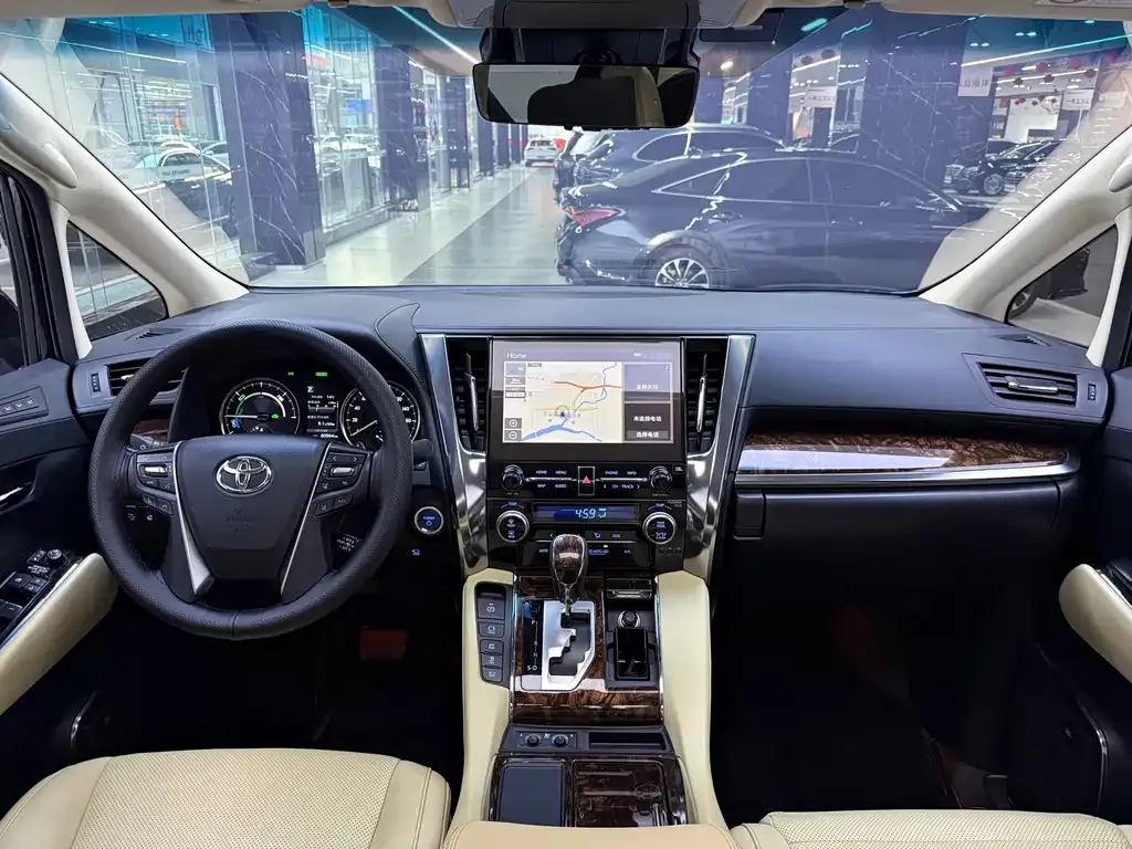 Toyota Alphard — фото 7