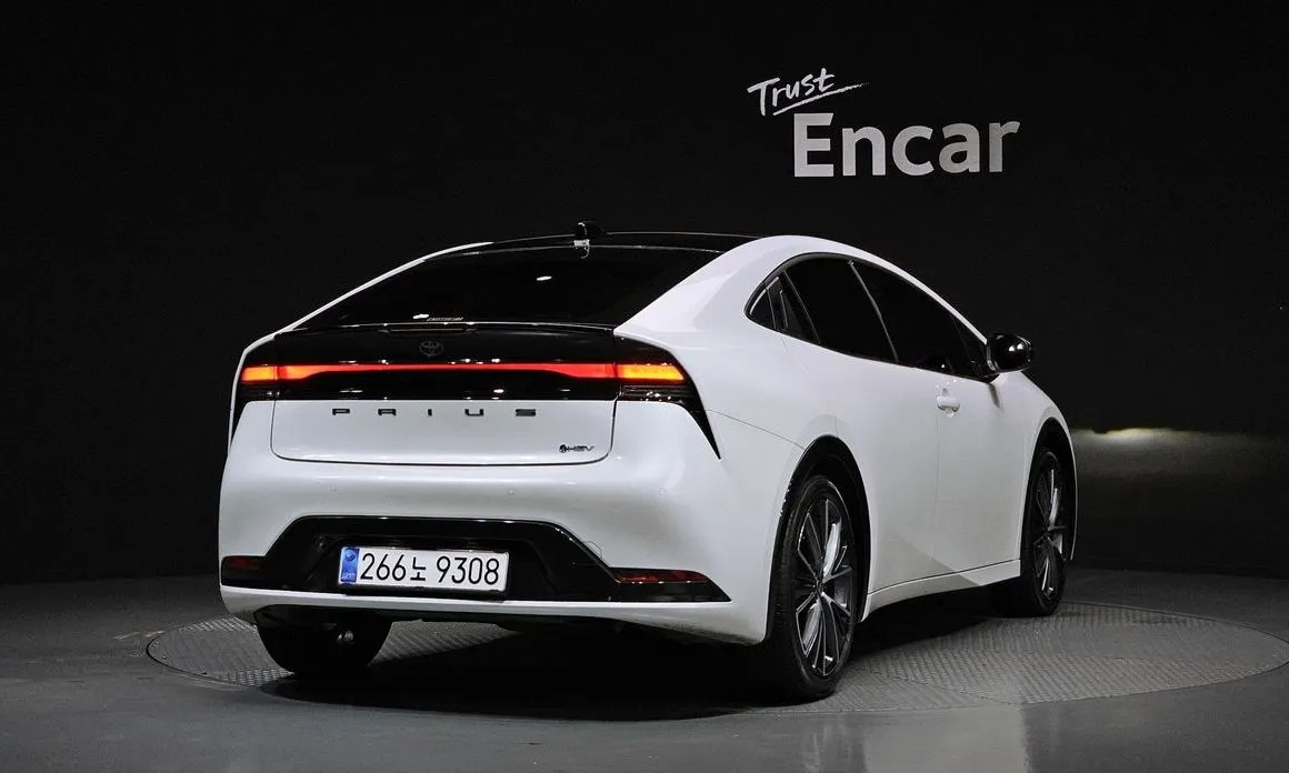 Toyota Prius — фото 5