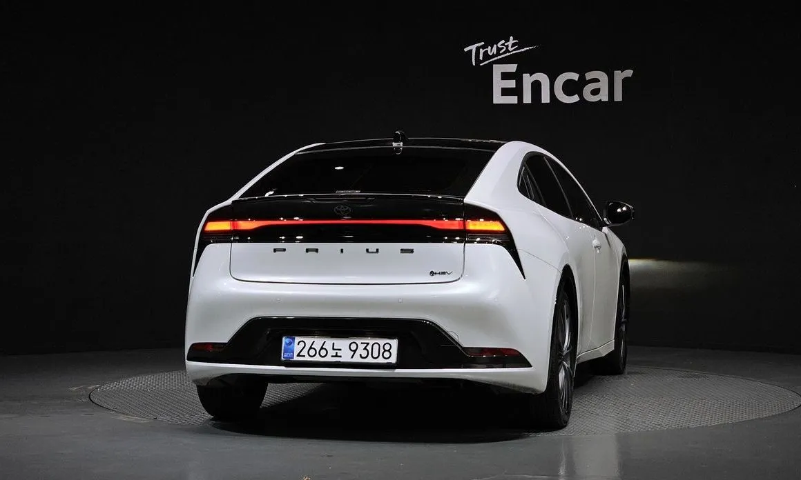 Toyota Prius — фото 2