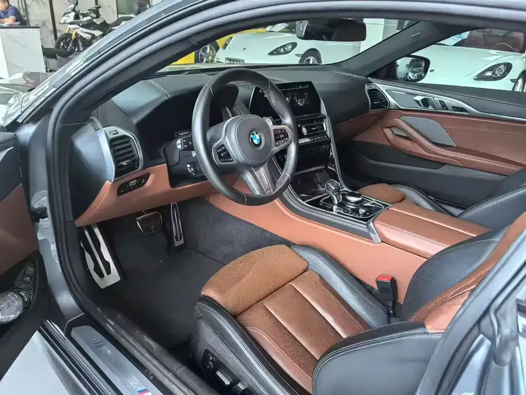 BMW 8 Series — фото 4