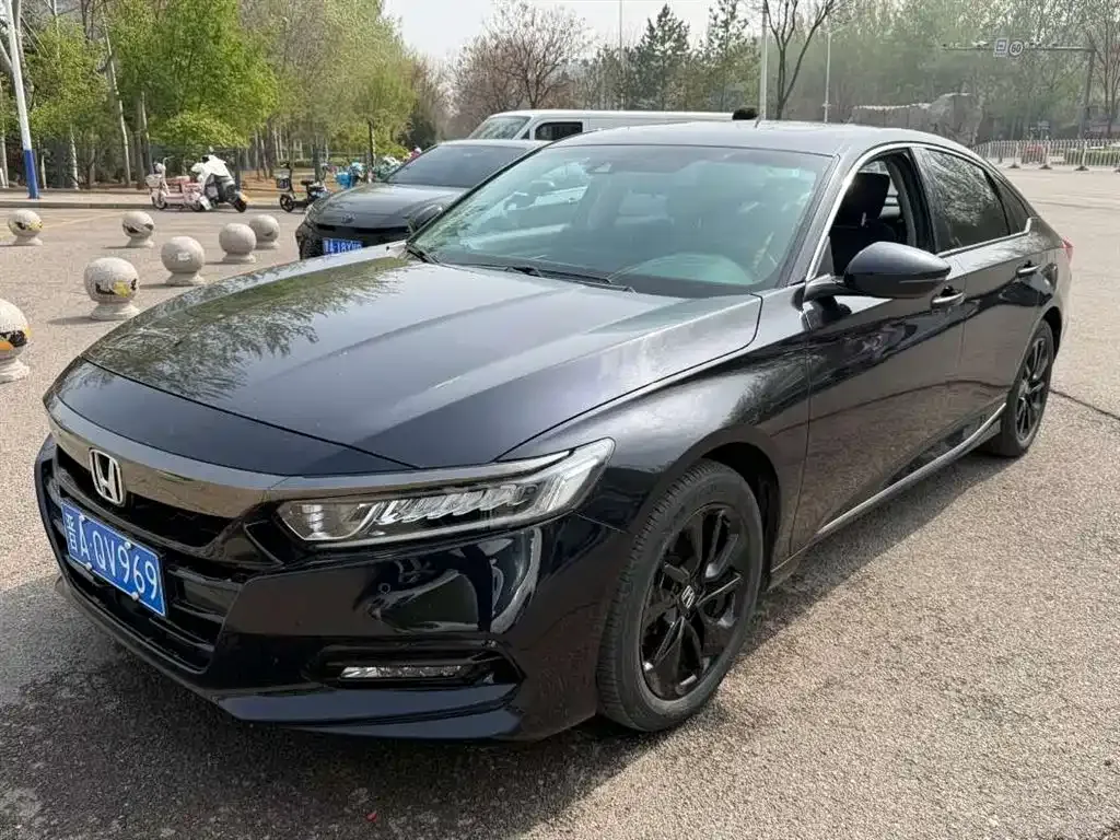 Honda Accord — фото 1