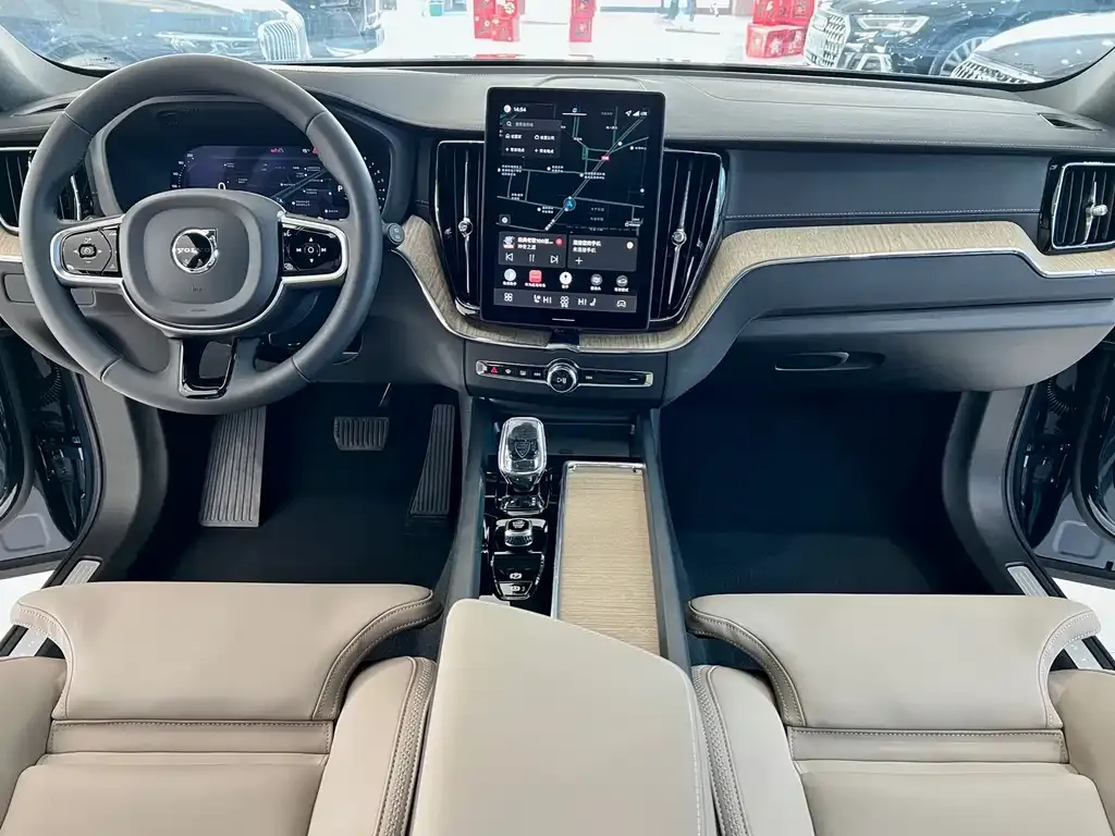 Volvo XC60 — фото 10