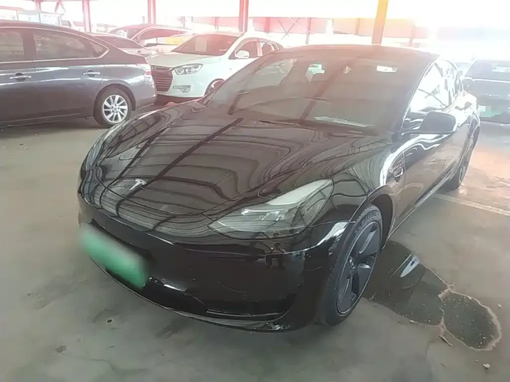 Tesla Model 3 — фото 1